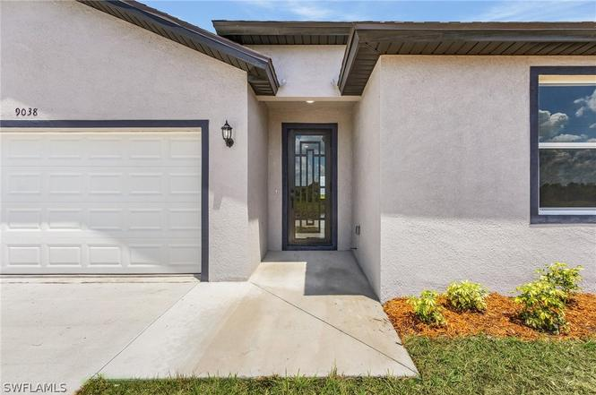 Bamboo Model front exterior — contemporary ranch home in Southwest Florida