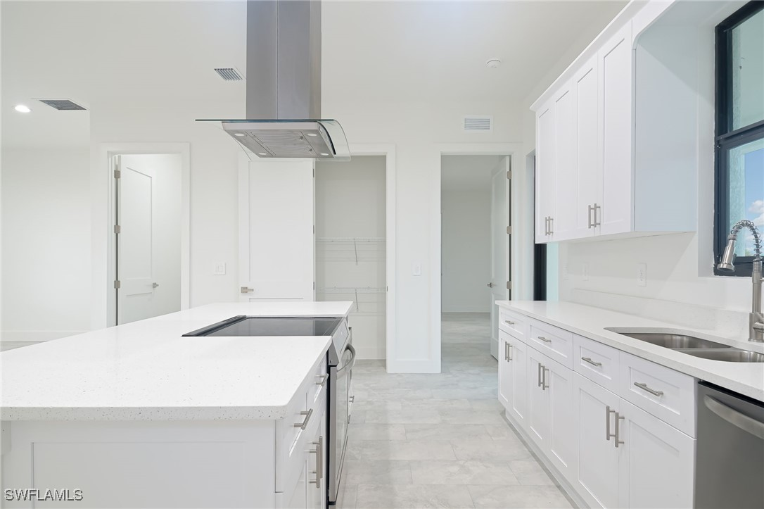 Justice Model bathroom — modern fixtures and tile
